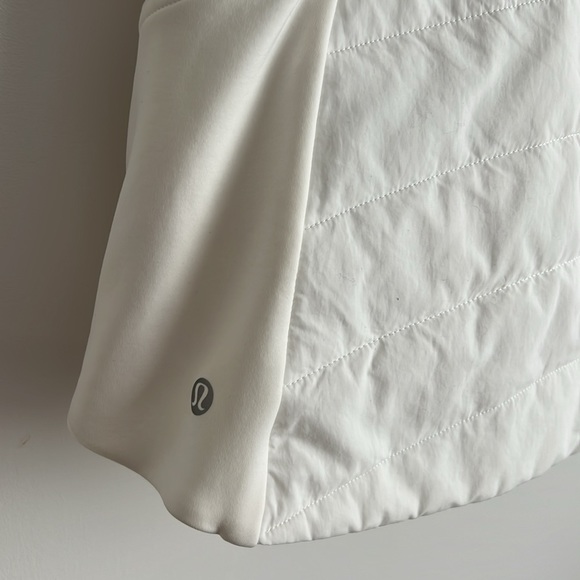 🚫SOLD🚫NWOT Lululemon Another Mile White Vest Removable Hood - Picture 6 of 7